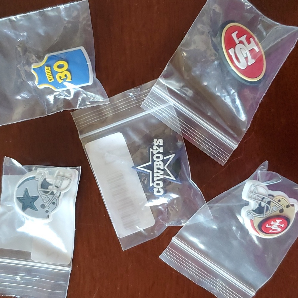 Set of 5 croc pins Dallas cowboys and 2 San Francisco 49ers Forty Niners NWT